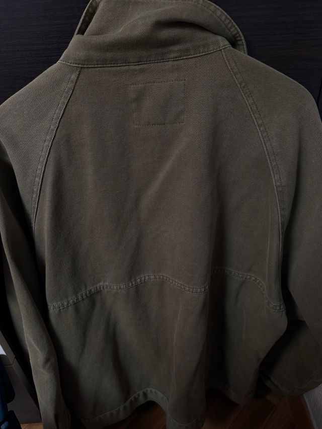 Chaqueta Zara TRF verde militar Talla L