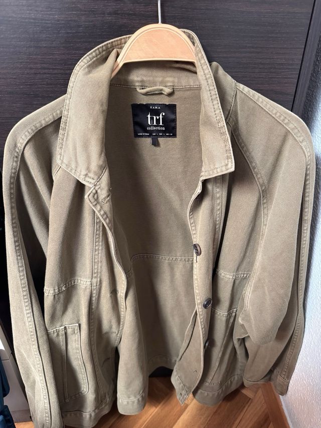 Chaqueta Zara TRF verde militar Talla L
