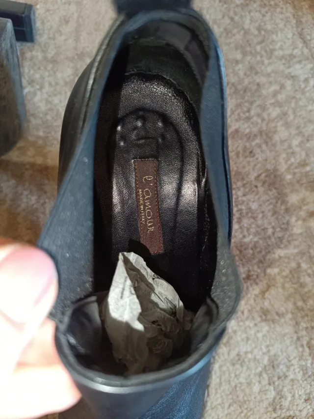 Stivaletti neri con tacco