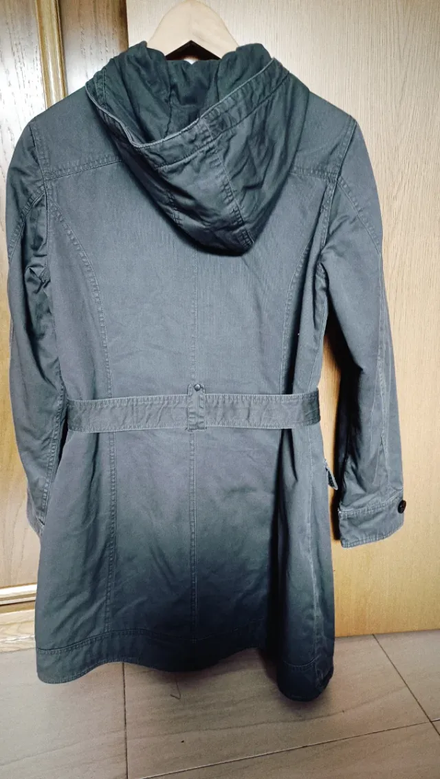 Chaquetón estilo deportivo. Lona algodón . Caqui