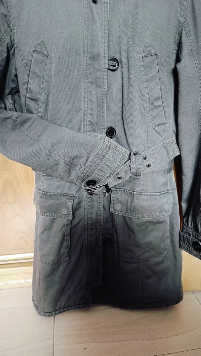 Chaquetón estilo deportivo. Lona algodón . Caqui