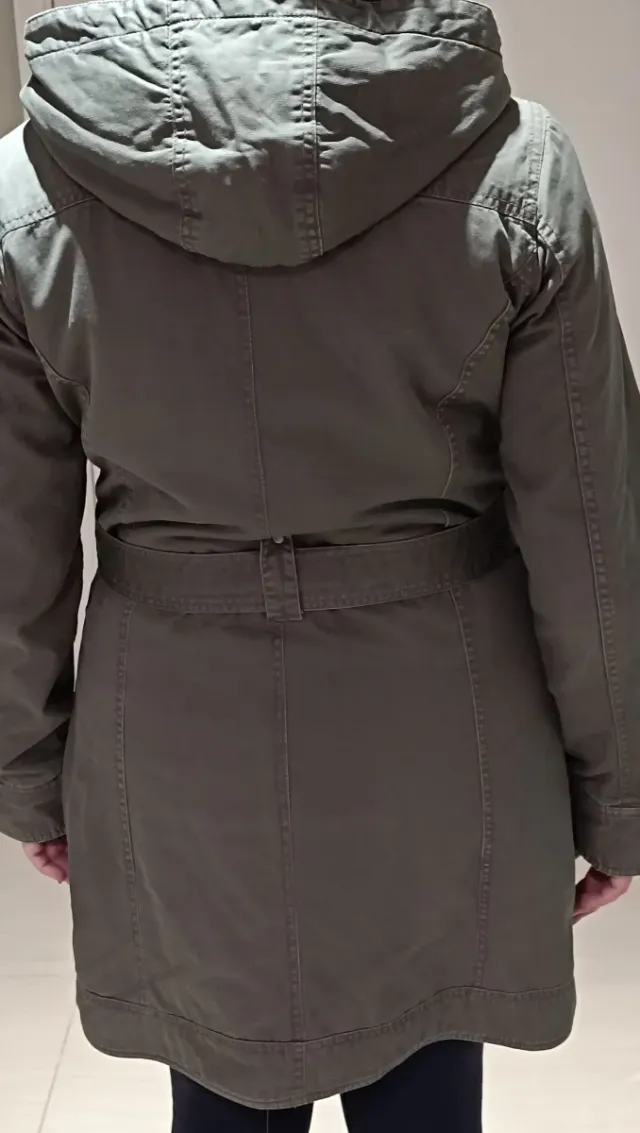 Chaquetón estilo deportivo. Lona algodón . Caqui