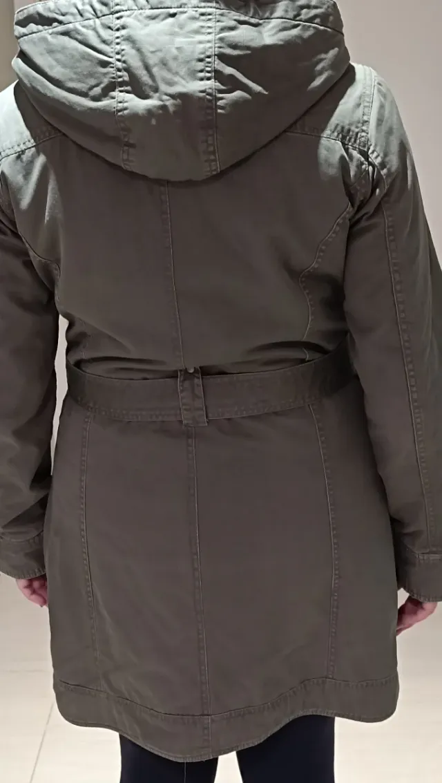 Chaquetón estilo deportivo. Lona algodón . Caqui