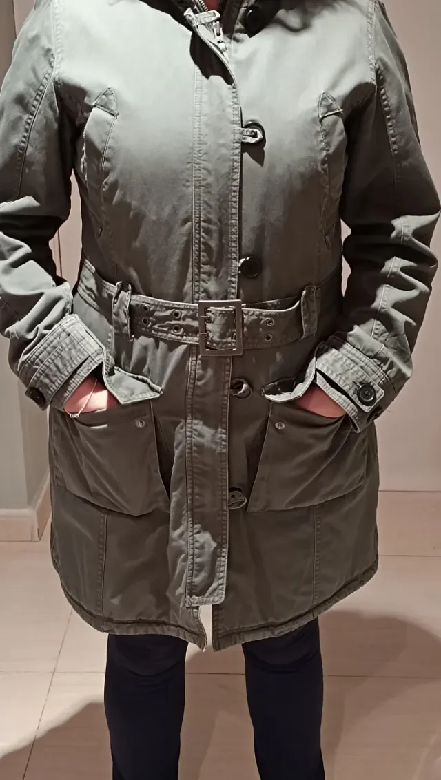 Chaquetón estilo deportivo. Lona algodón . Caqui