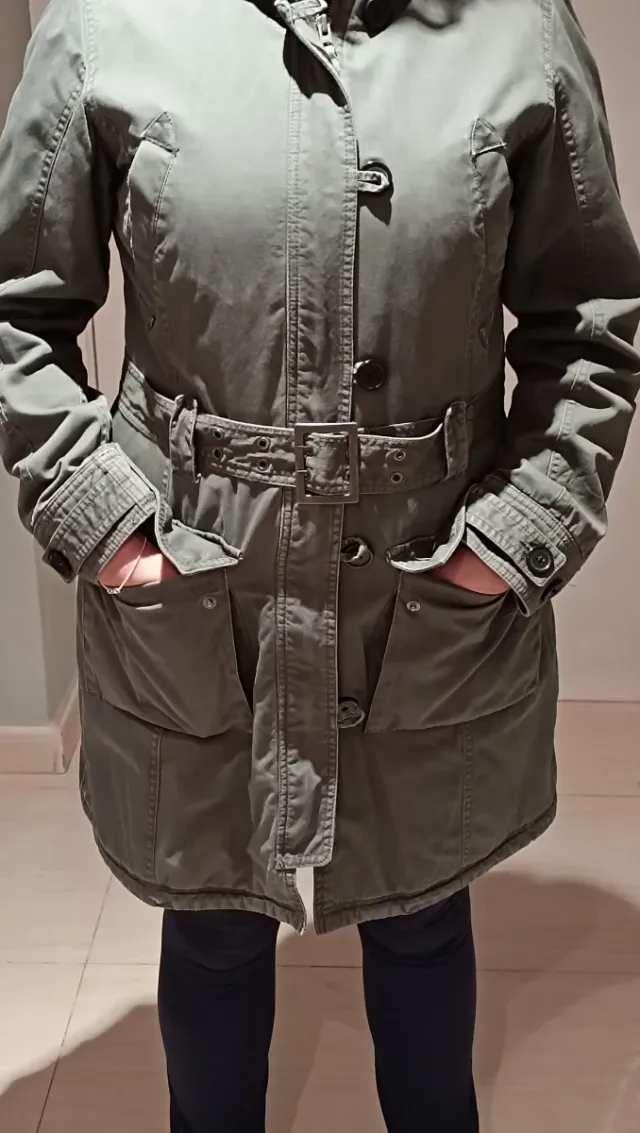 Chaquetón estilo deportivo. Lona algodón . Caqui