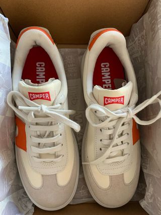 Zapatillas Camper Blancas y Naranja