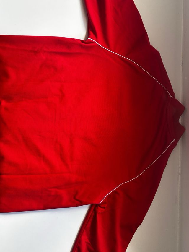 Chaqueta Adidas Roja con pantalón de Adidas