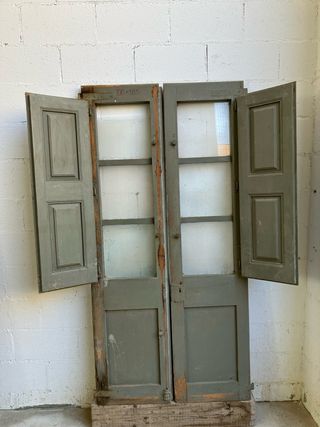 Vidriera madera maciza con postigos