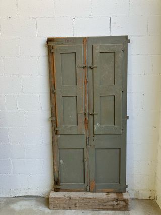 Vidriera madera maciza con postigos