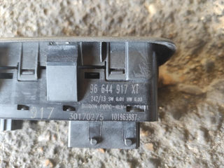 Mando elevalunas delantero izquierdo 9664491