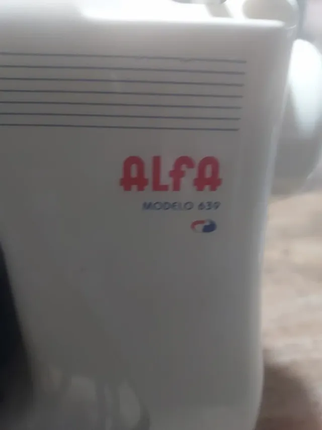 Máquina de coser Alfa 639