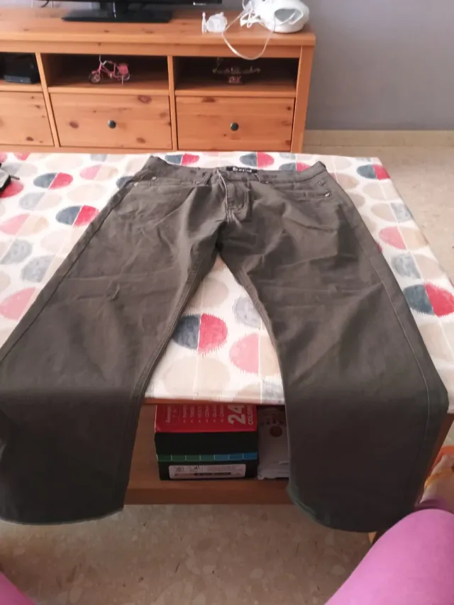 Pantalón nuevo verde oliva
