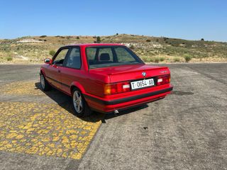 BMW e30 318is