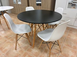 !Nuevo! Mesa redonda Negra + 4 Sillas!!