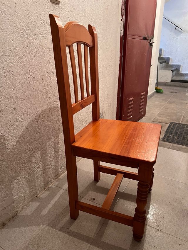 Silla de madera para interior