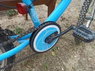 Bicicleta infantil azul Está prácticamente nueva
