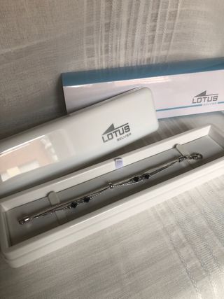 Pulsera Lotus Plata Corazones Negros