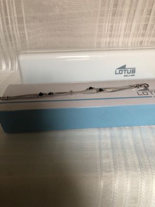 Pulsera Lotus Plata Corazones Negros