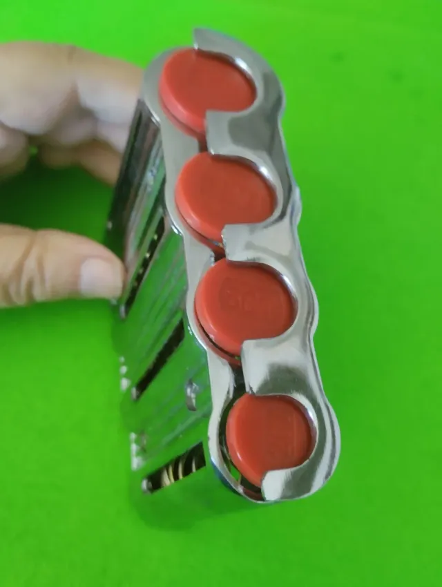 Monedero metálico resistente