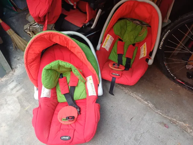 Cochecito Doble Bebé + 2 Sillas Coche