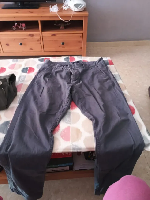 Pantalones grises