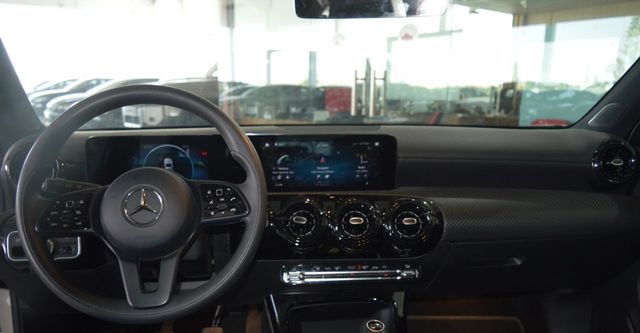 MERCEDES-BENZ CLASS A (W177) A 160 Advantage