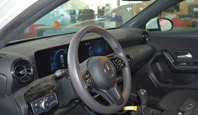 MERCEDES-BENZ CLASS A (W177) A 160 Advantage