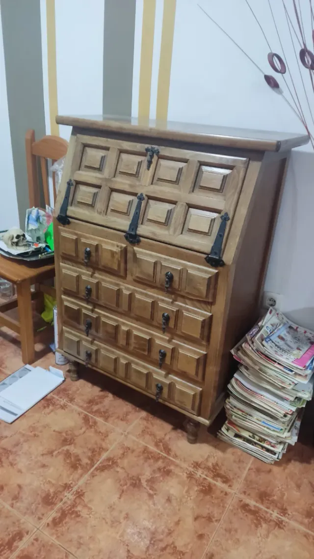 Mueble de madera estilo castellano, madera maciza
