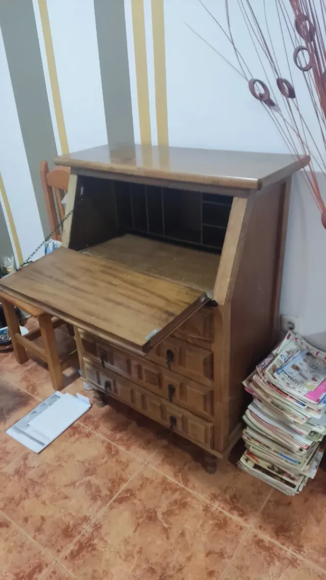 Mueble de madera estilo castellano, madera maciza