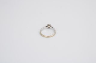 P23728 Anillo oro 18 blanco con diamante