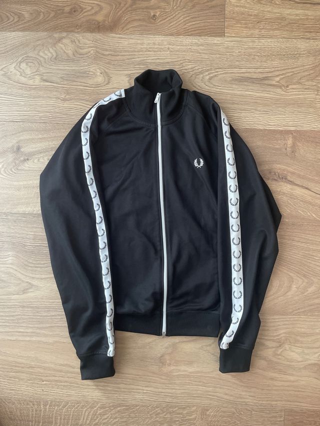 Sudadera Fred Perry Negra Rayas Blancas