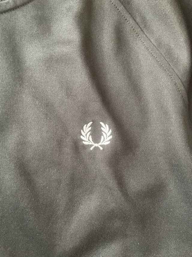 Sudadera Fred Perry Negra Rayas Blancas