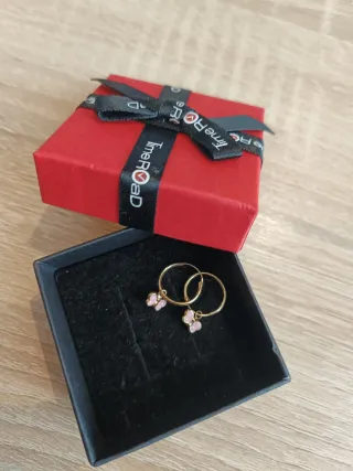 Pendientes niña mariposa dorados y rosas.