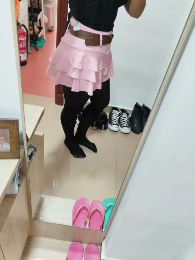 Falda rosa corta (sin cinturón)