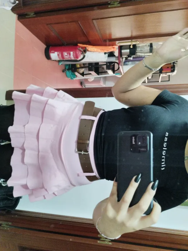 Falda rosa corta (sin cinturón)