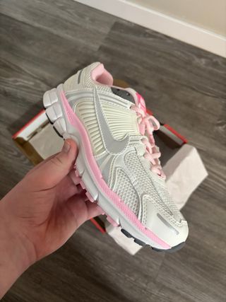 Nike Vomero 5 Blancas y Rosas Talla 40