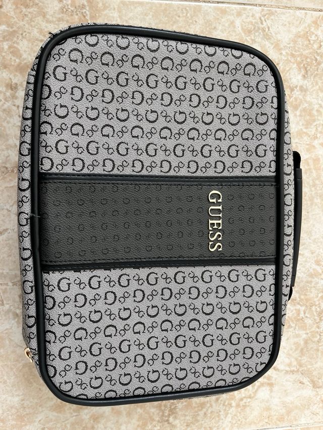 Necesser Guess Nuovo