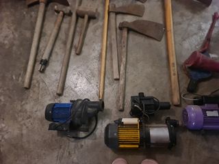 Lote de herramientas y bombas de agua