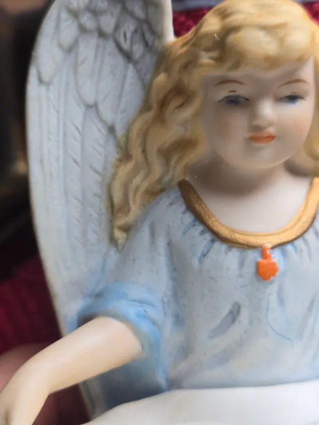 Benditera de porcelana ángel