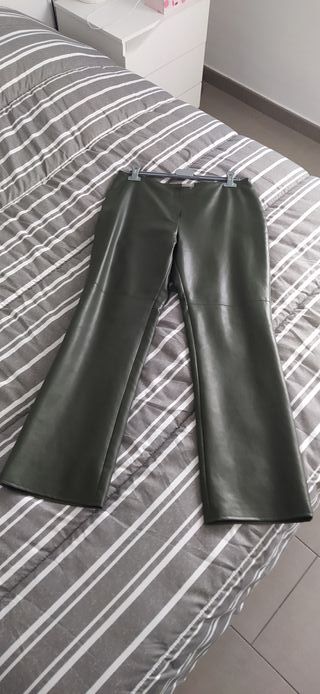 Pantalón eco piel verde oliva