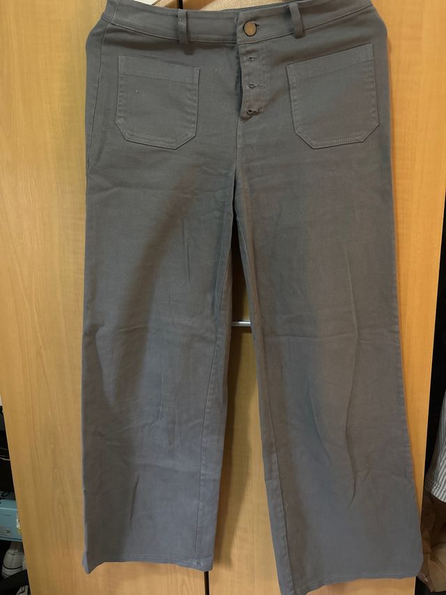 Vaqueros grises de pierna ancha