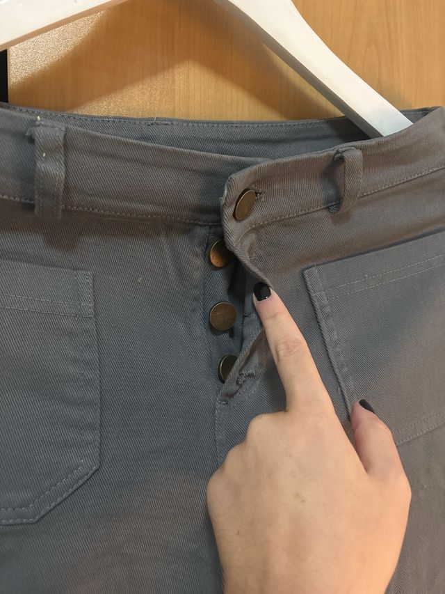 Vaqueros grises de pierna ancha