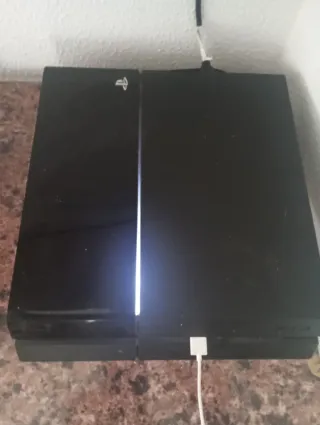 PS4 (PlayStation 4) con 2 mandos (( 1 TERA ))