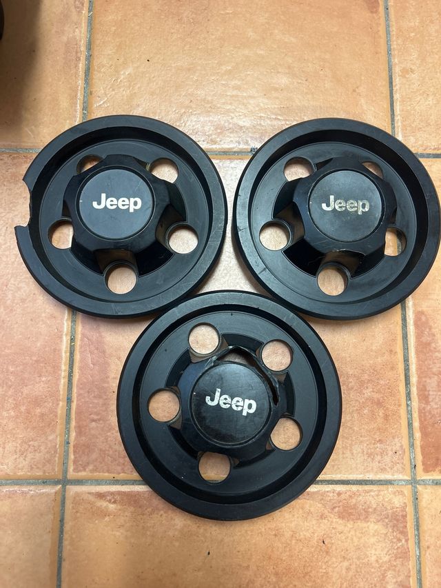 3 Tapacubos Jeep Negros