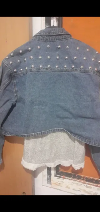 Chaqueta vaquera Only tachuelas