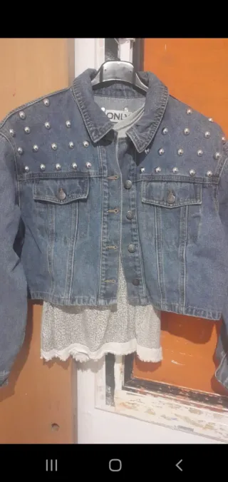 Chaqueta vaquera Only tachuelas