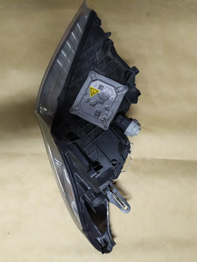 Faro delantero derecho (xenón) Renault Megane III