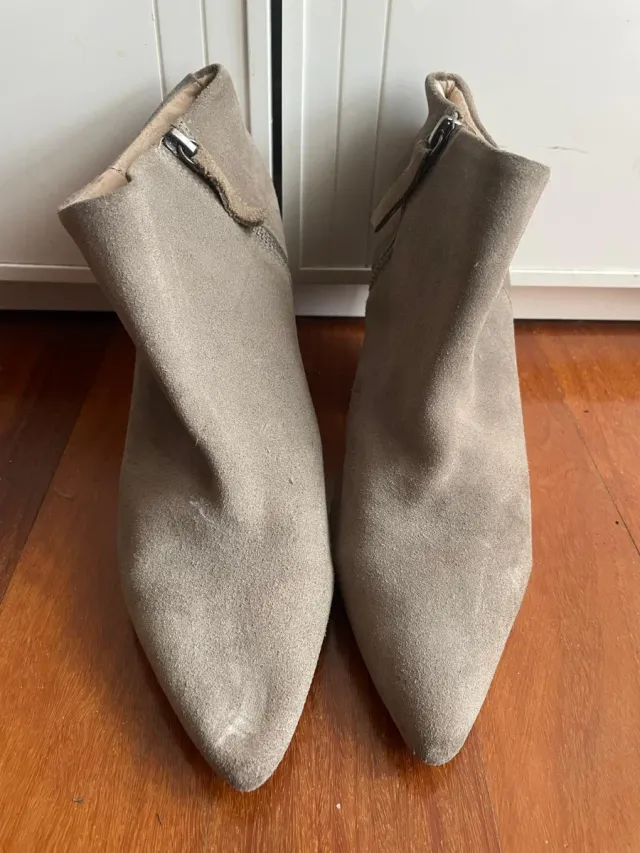 Botines grises de ante