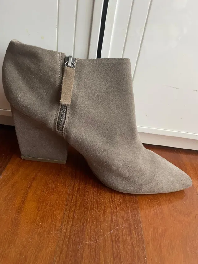 Botines grises de ante