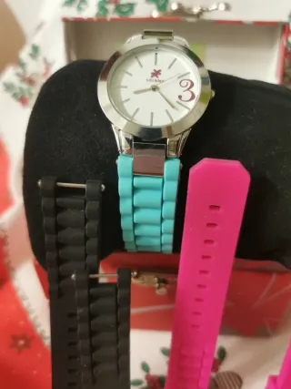 Reloj con correas de silicona intercambiable